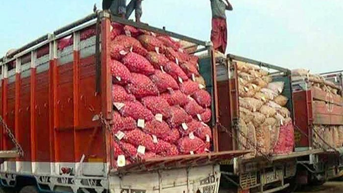 হিলি স্থলবন্দর দিয়ে ১ হাজার ৩শ টন পেয়াজ আমদানি