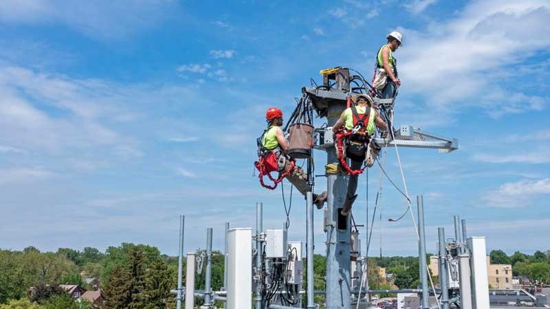 ফাইভজি চালুর সিদ্ধান্ত পেছালো এটিঅ্যান্ডটি-ভেরাইজন