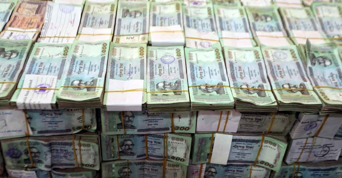 লাখপতিদের ব্যাংক থেকে টাকা কাটা শুরু