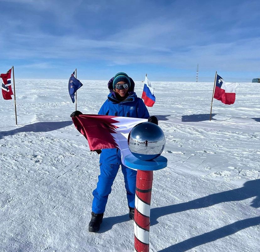 অ্যান্টার্কটিকার সর্বোচ্চ পর্বত চূড়ায় প্রথম কাতারি নারী